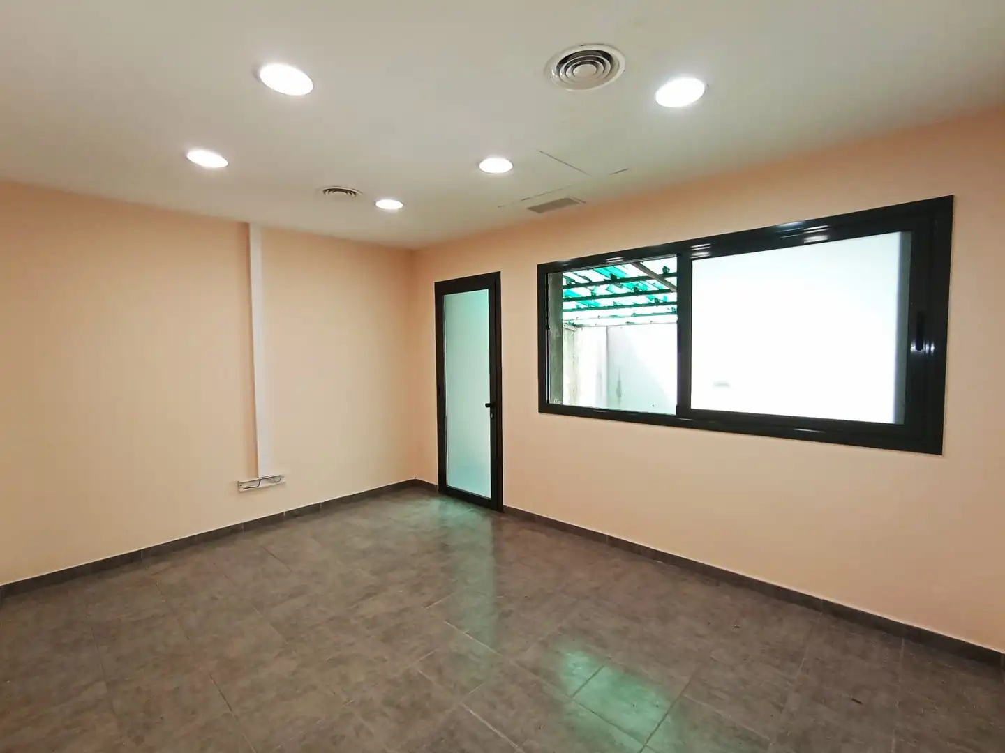 Local comercial de lloguer a Lluis Puigjaner 8, imagen 5