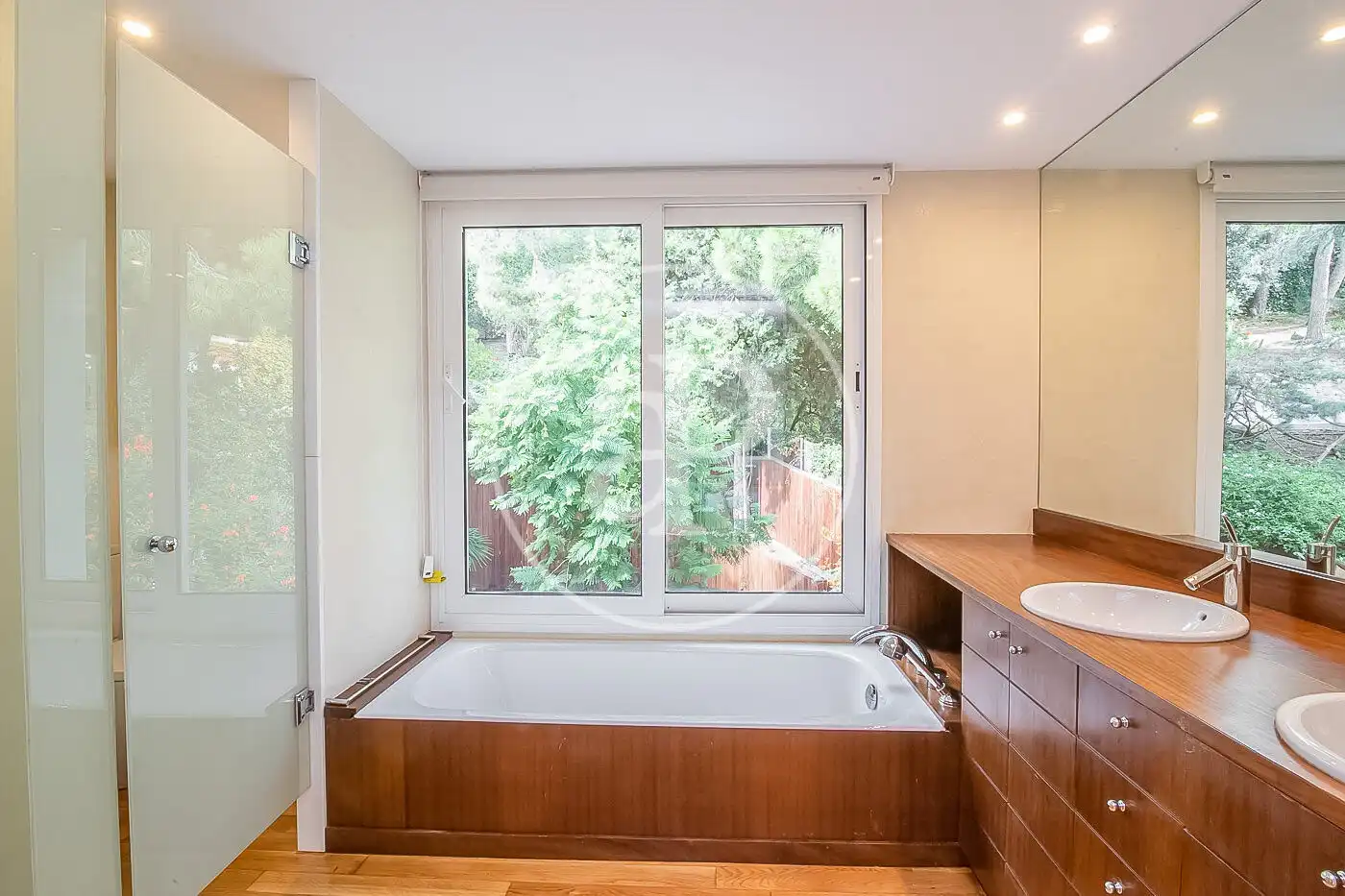Bathroom of Houses for rent in Barcelona  with Air Conditioner, Heating and Private garden