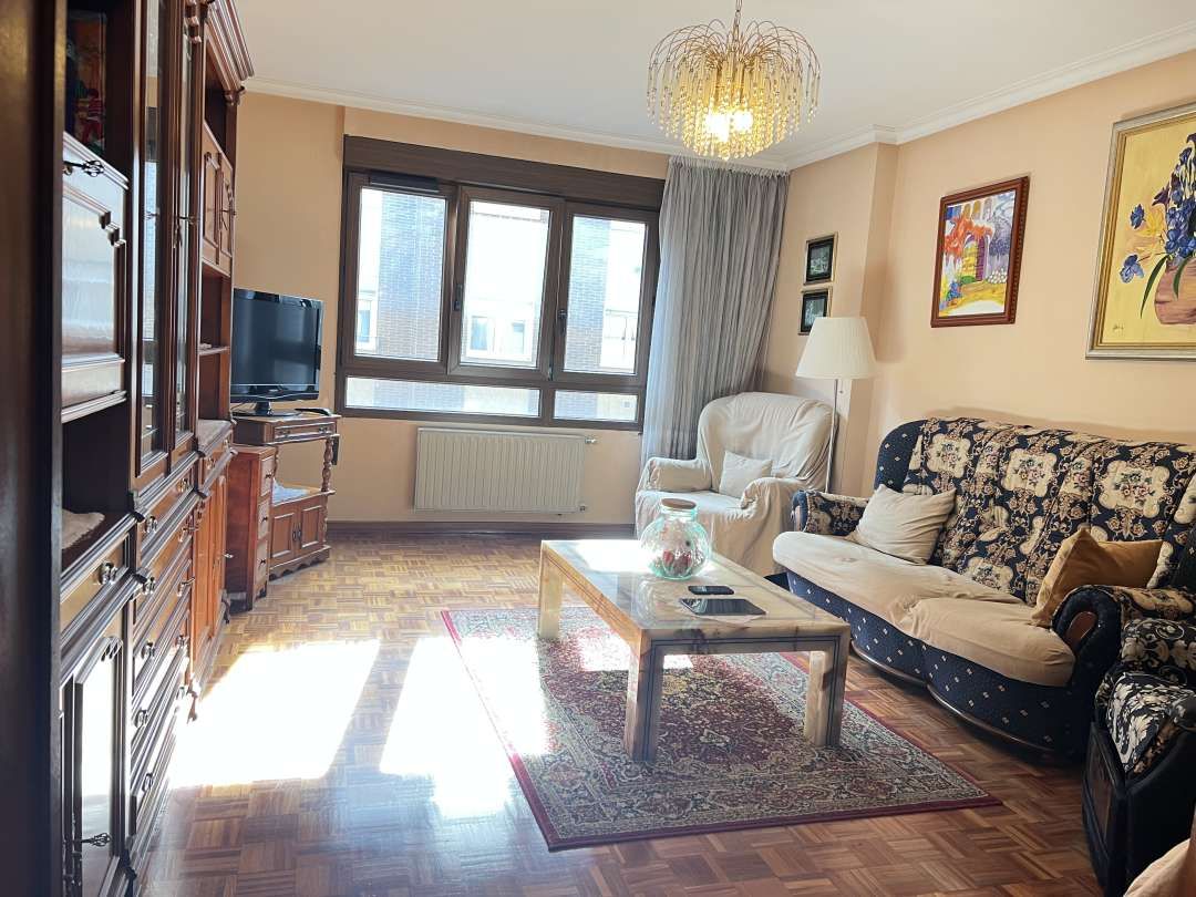 Sala d'estar de Pis en venda en Siero amb Calefacció, Terrassa i Traster