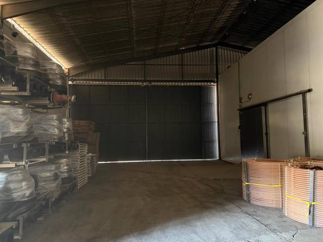 Nave industrial en Alquiler en Calle Virgen de la Esperanza, 4 en La Hacienda - Nueva Andalucía