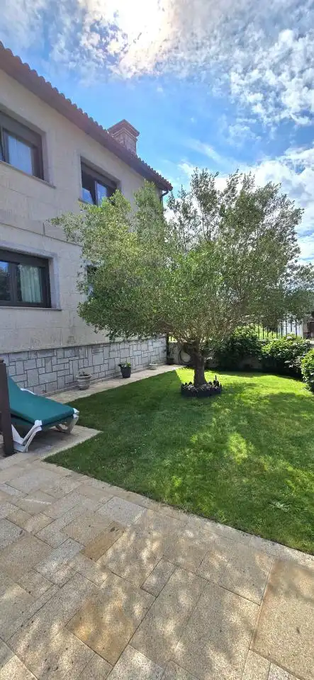 Jardí de Casa o xalet en venda en Vilagarcía de Arousa amb Calefacció, Jardí privat i Terrassa