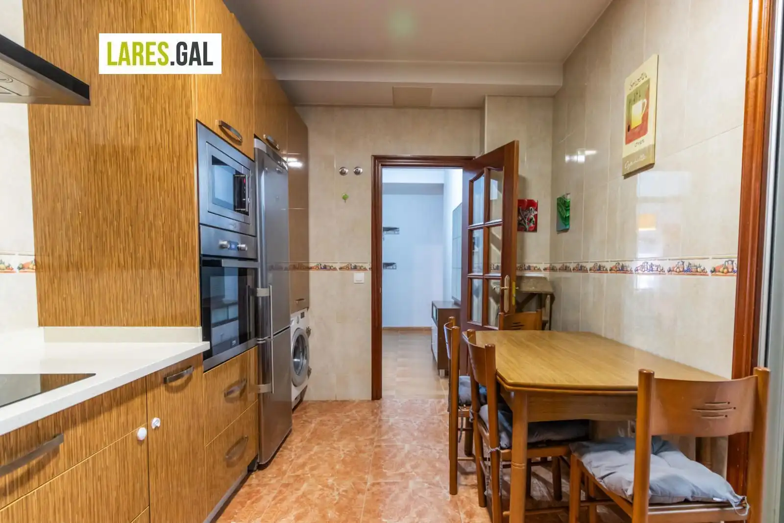 Cuina de Pis en venda en Cangas  amb Calefacció, Terrassa i Traster