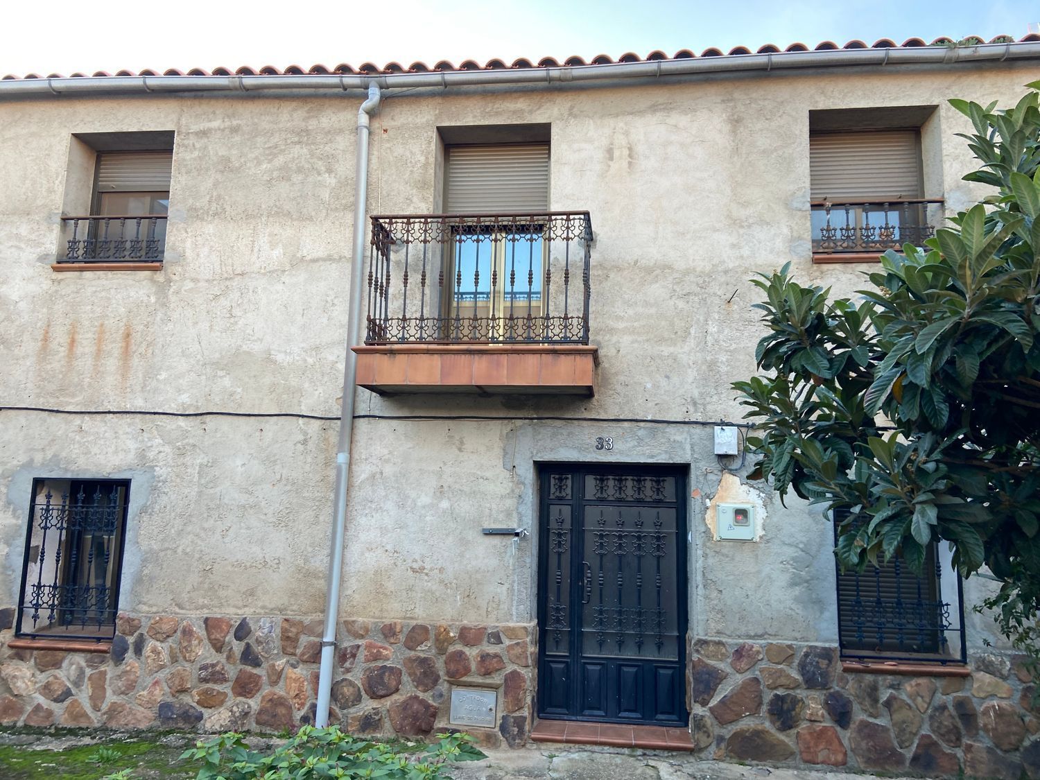 Vista exterior de Casa adosada en venda en Almadén amb Traster
