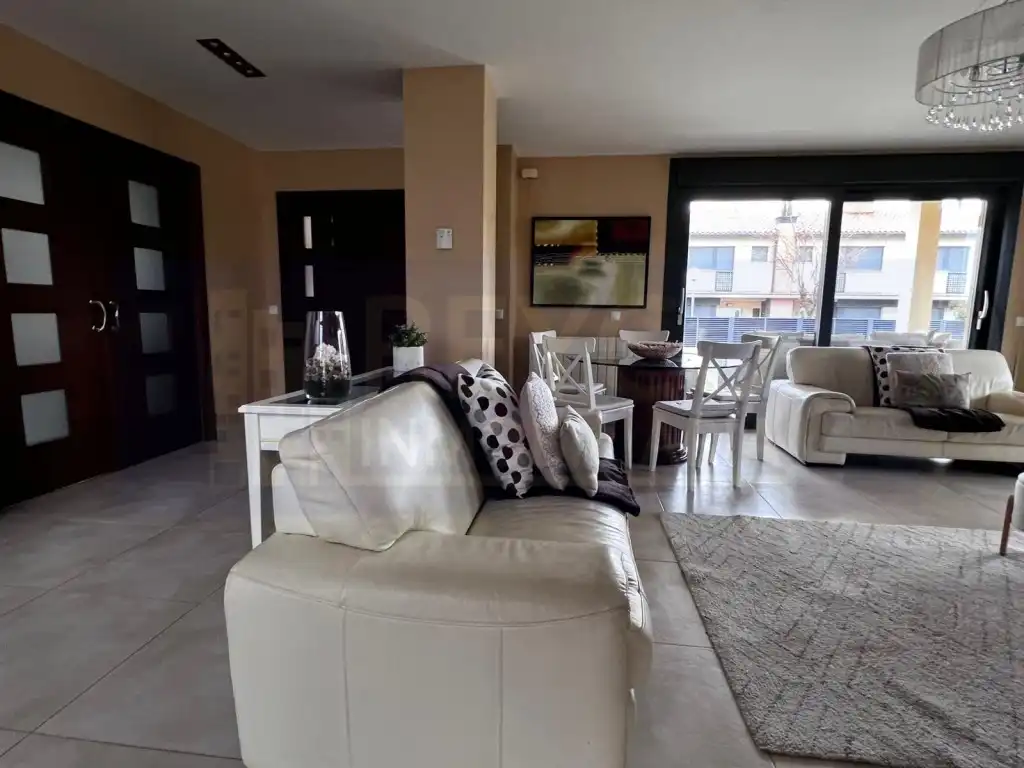 Sala d'estar de Casa o xalet en venda en Rodezno amb Jardí privat, Piscina i Forn