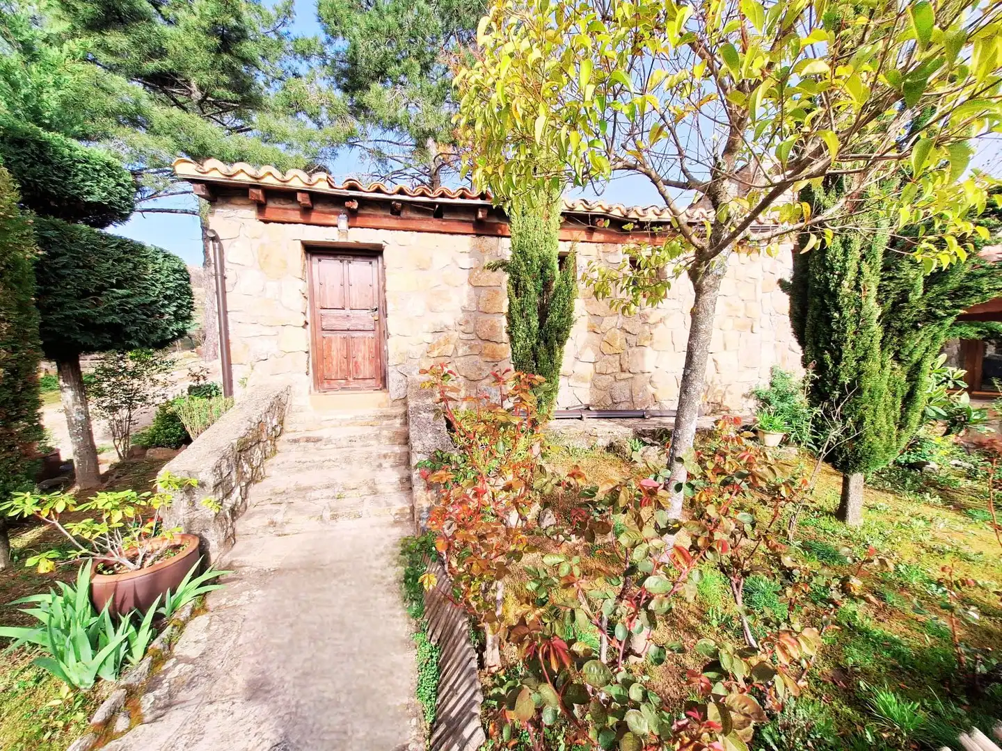Vista exterior de Casa o chalet en venta en El Hoyo de Pinares  con Calefacción, Jardín privado y Terraza