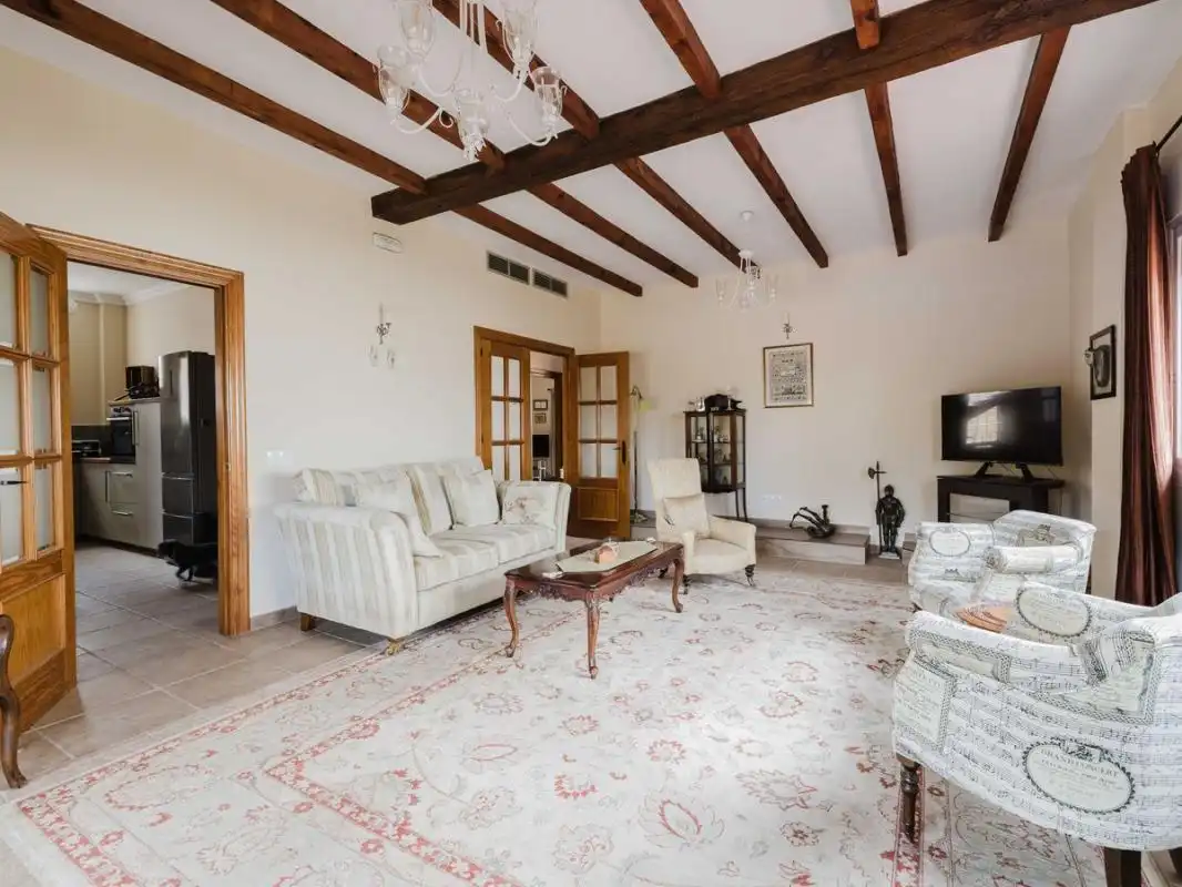 Sala d'estar de Casa o xalet en venda en Alhaurín El Grande amb Aire condicionat, Calefacció i Jardí privat