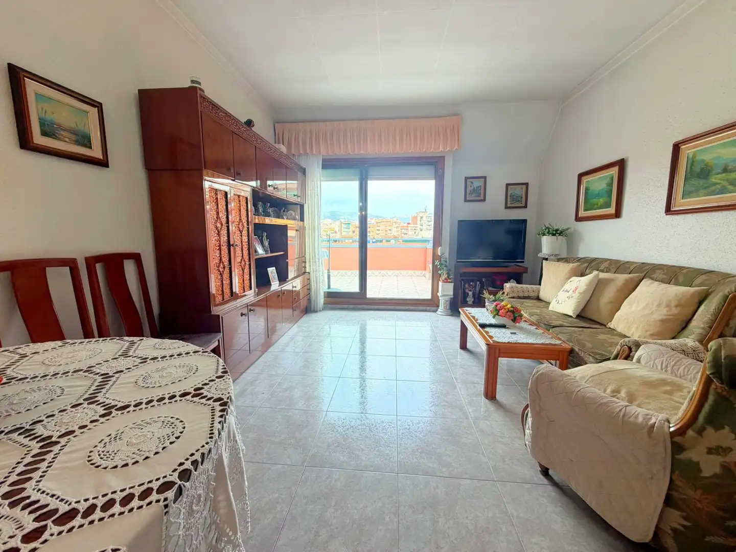 Sala de estar de Ático en venta en L'Hospitalet de Llobregat con Calefacción, Terraza y Horno