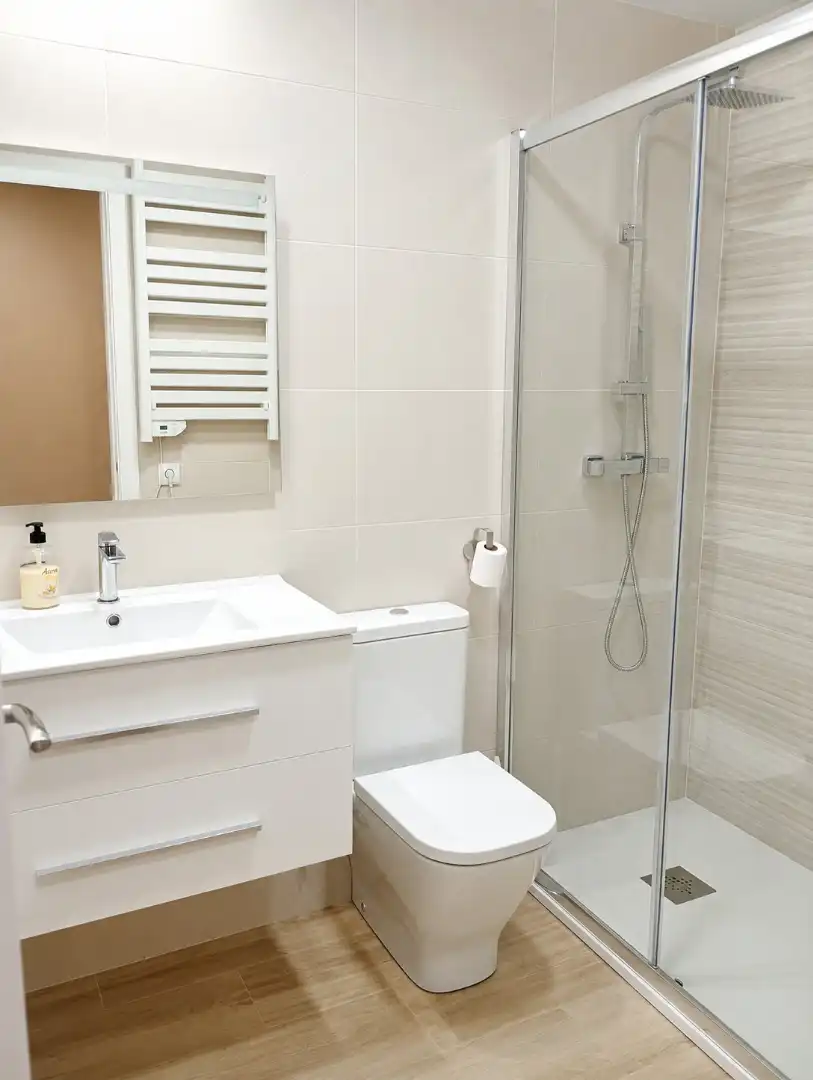 Baño de Piso para compartir en Fuenlabrada con Aire acondicionado, Calefacción y Parquet