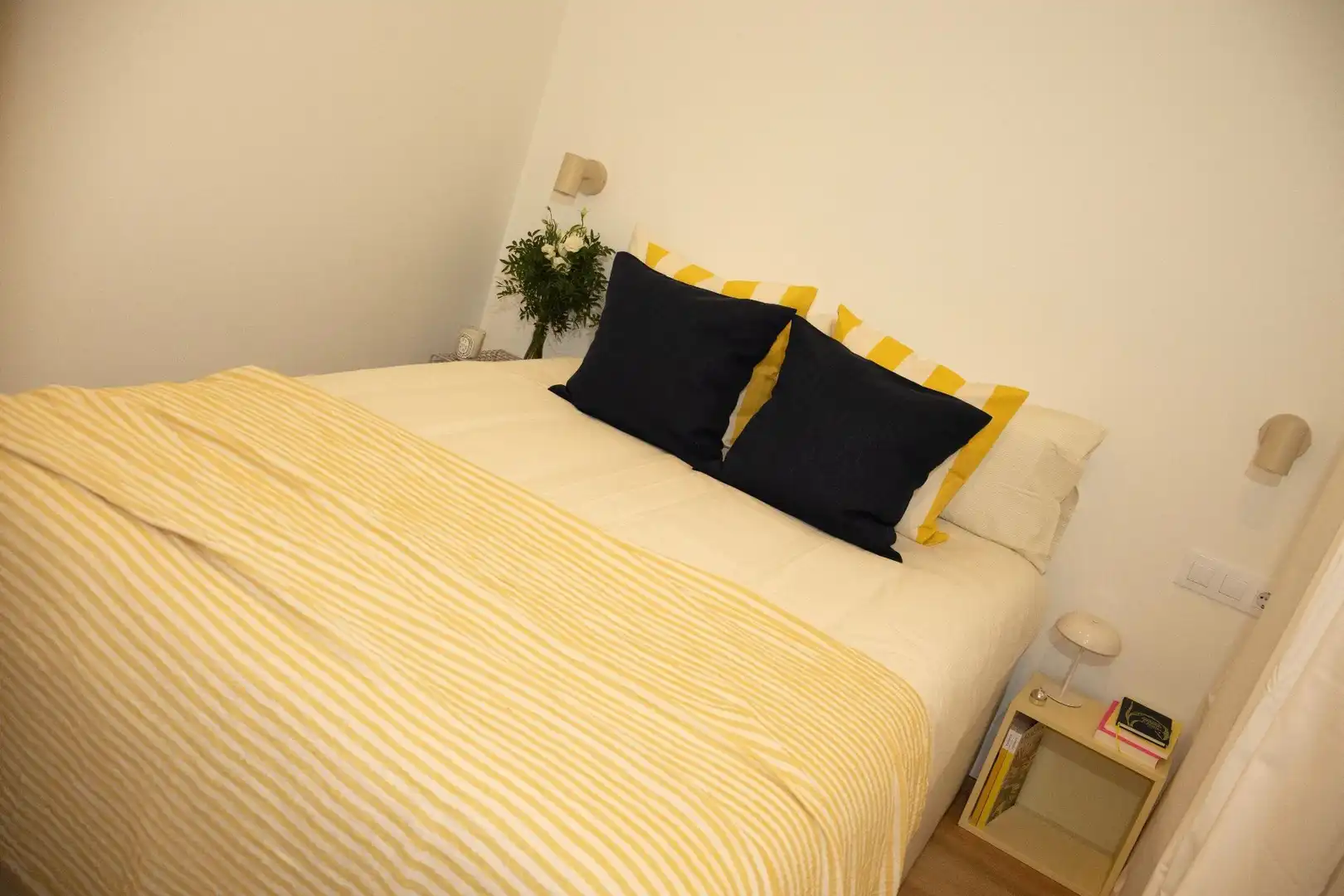 Dormitori de Apartament en venda en Madrid amb Aire condicionat, Calefacció i Moblat