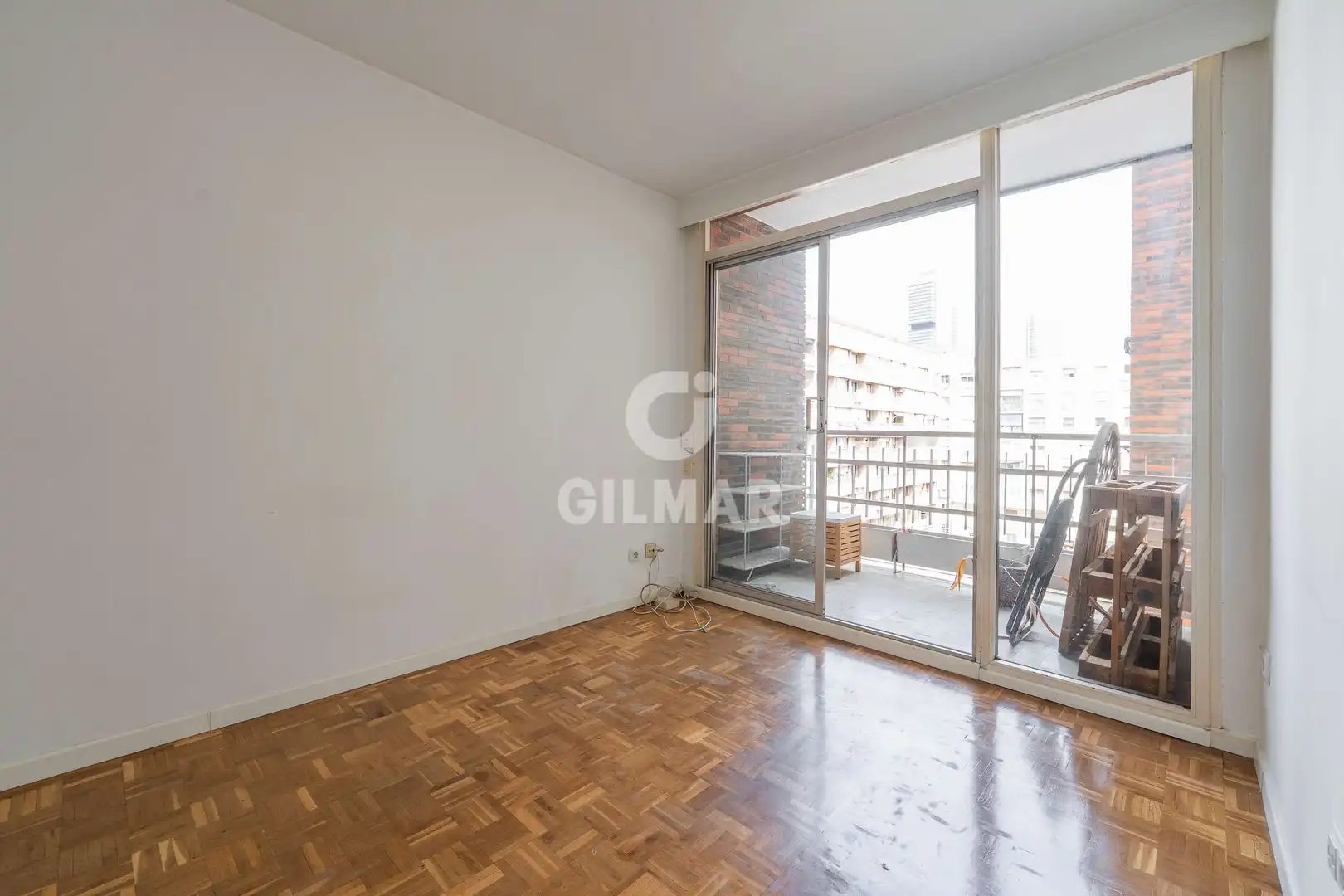 Habitación de Piso en venta en Madrid con Calefacción, Piscina y Balcón
