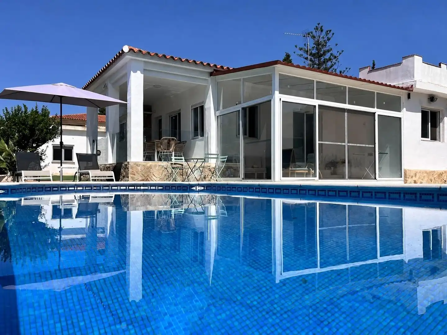 Piscina de Casa o xalet en venda en La Pobla de Vallbona amb Aire condicionat, Calefacció i Jardí privat