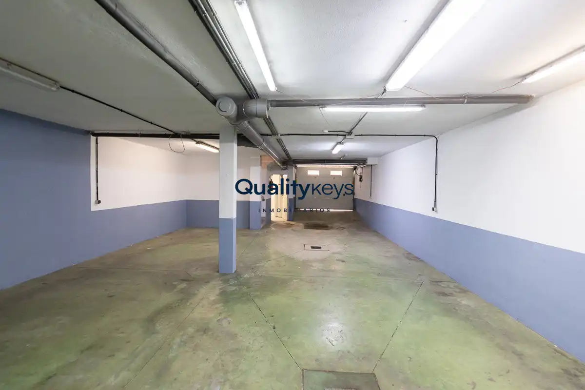 Parking de Casa o chalet en venta en Madrid con Aire acondicionado, Calefacción y Jardín privado