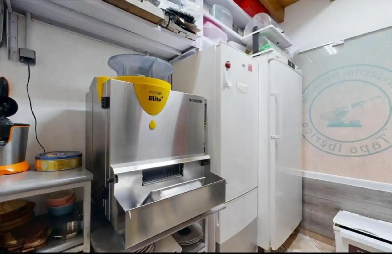 Kitchen of Commercial properties for rent in Oliva  with Air Conditioner
