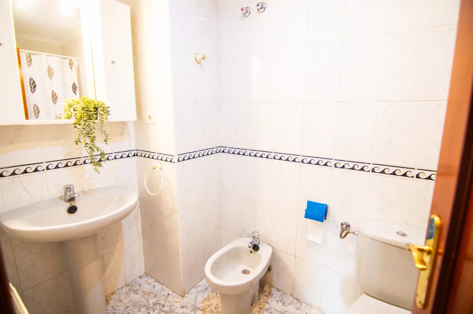 Bathroom of Flat for sale in Oviedo   with Heating, Parquet flooring and Terrace