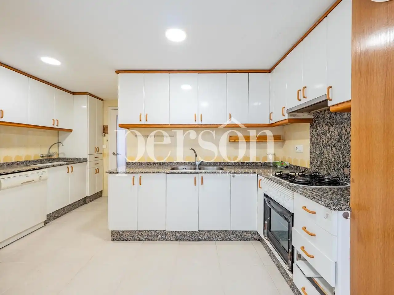 Cocina de Piso de alquiler en Valencia con Aire acondicionado y Terraza