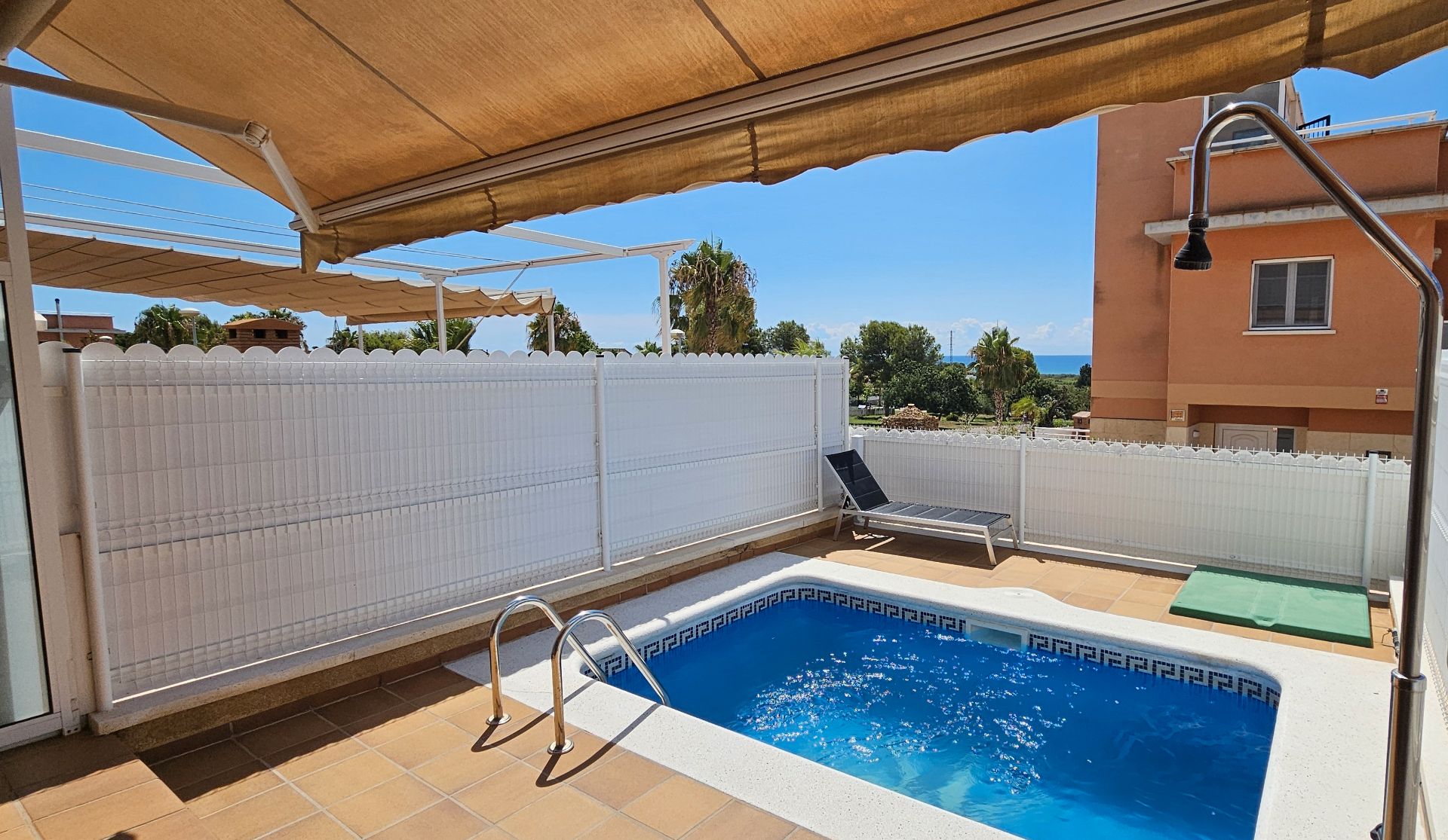 Swimming pool of Single-family semi-detached for sale in Creixell  with Air Conditioner, Heating and Terrace