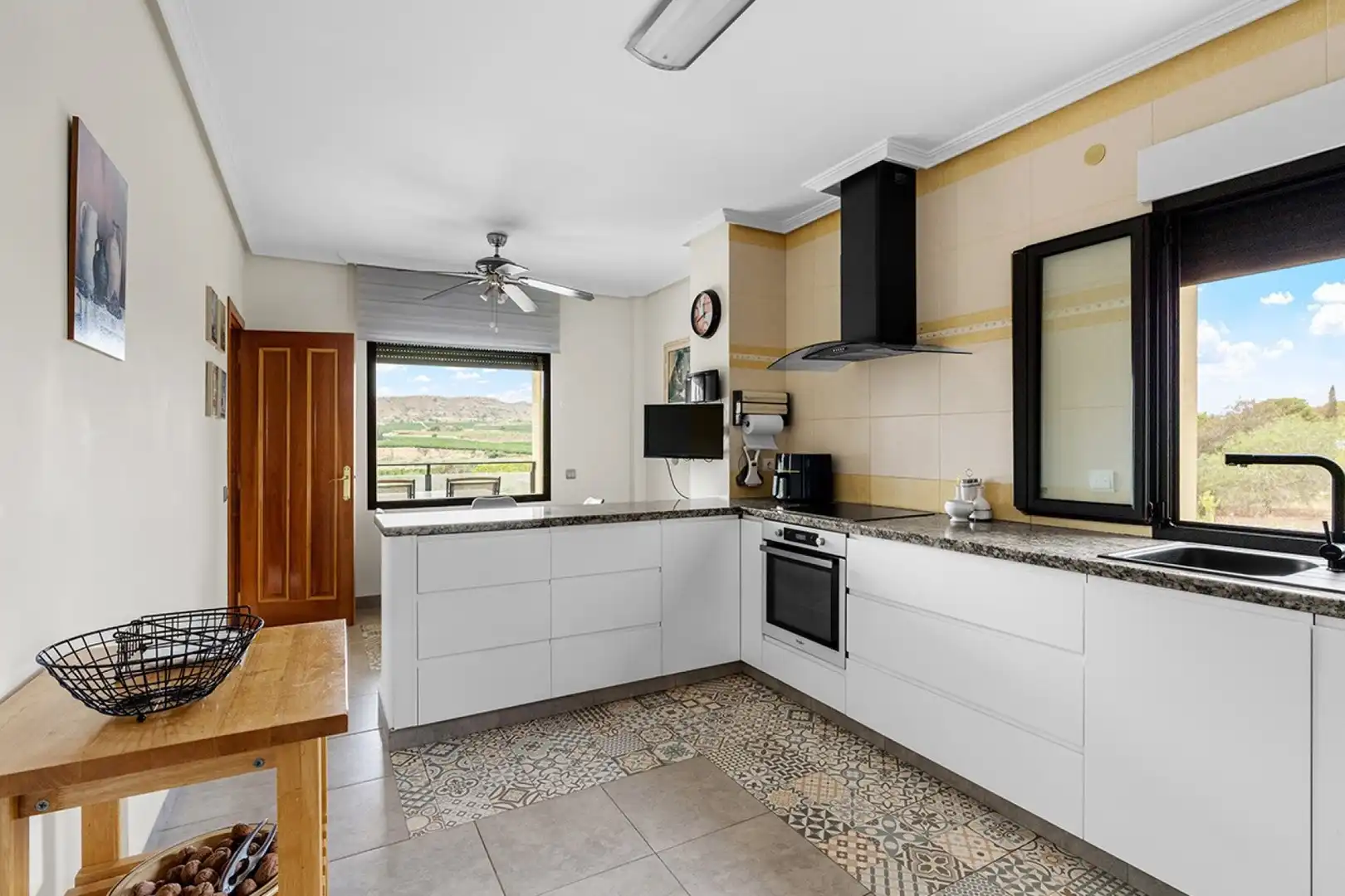 Cocina de Casa o chalet en venta en Alicante / Alacant con Aire acondicionado, Jardín privado y Terraza