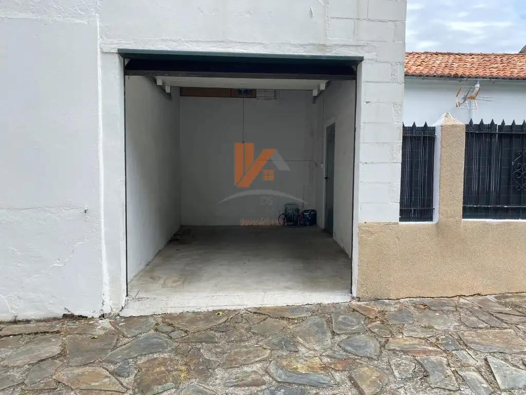 Aparcament de Casa o xalet de lloguer en Santiago de Compostela  amb Jardí privat, Terrassa i Moblat