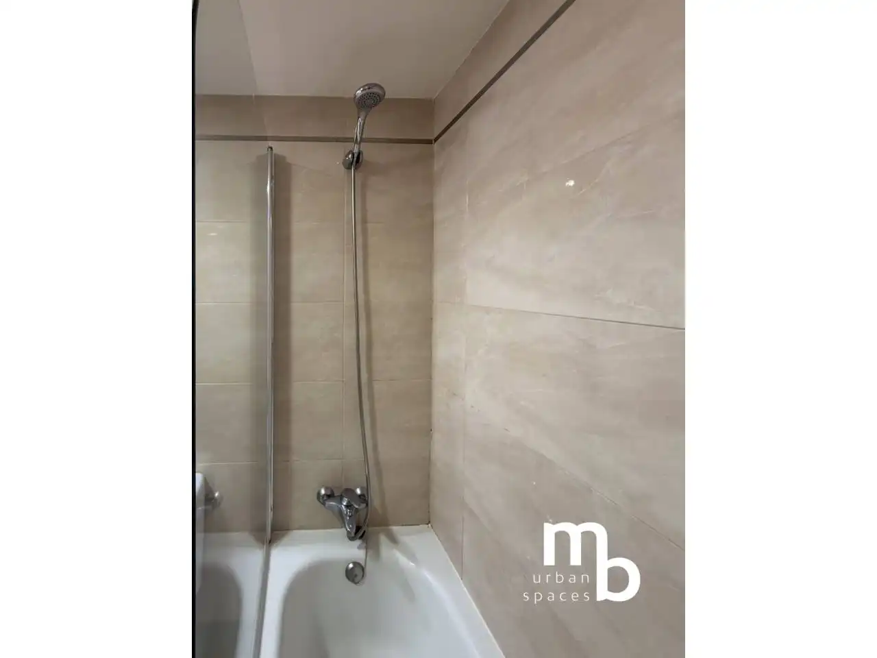 Bathroom of Flat for rent in Madrid  with Air Conditioner, Heating and Swimming Pool