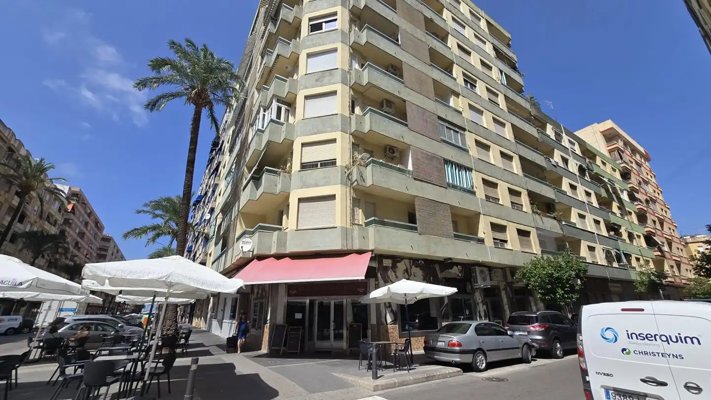 Wohnung zur Miete in Gandia mit Klimaanlage, Terrasse und Möbliert