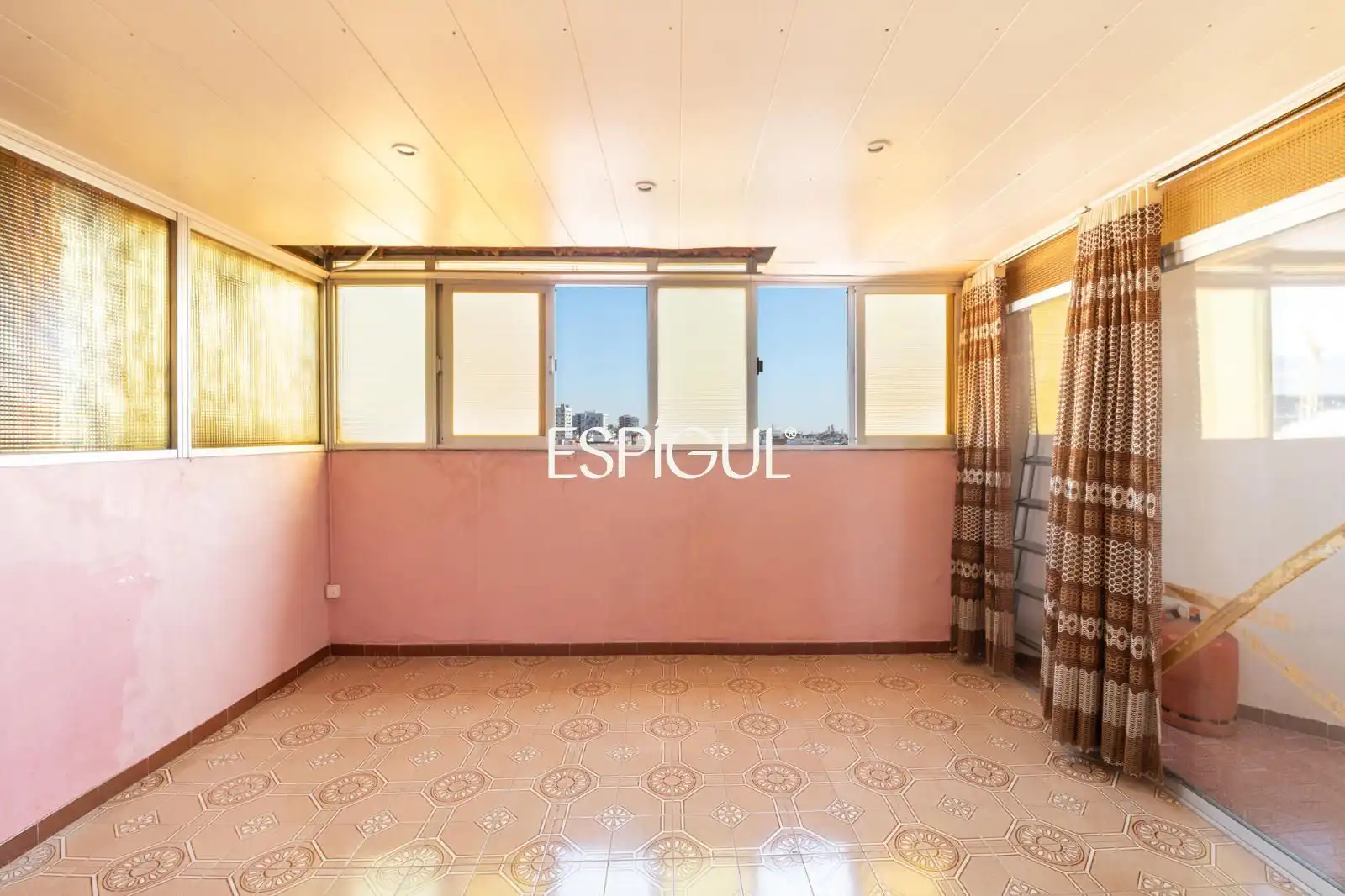Schlafzimmer von Dachboden zum Verkauf in Barcelona mit Klimaanlage, Heizung und Terrasse