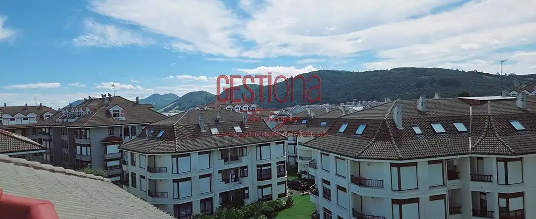 Vista exterior de Ático en venta en Noja con Terraza, Balcón y Piscina comunitaria