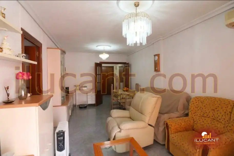 Sala d'estar de Pis en venda en Alicante / Alacant amb Aire condicionat, Terrassa i Moblat