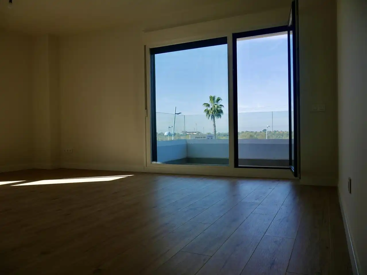 Flat for rent in Ángel Ojeda Avilés, Entrenúcleos
