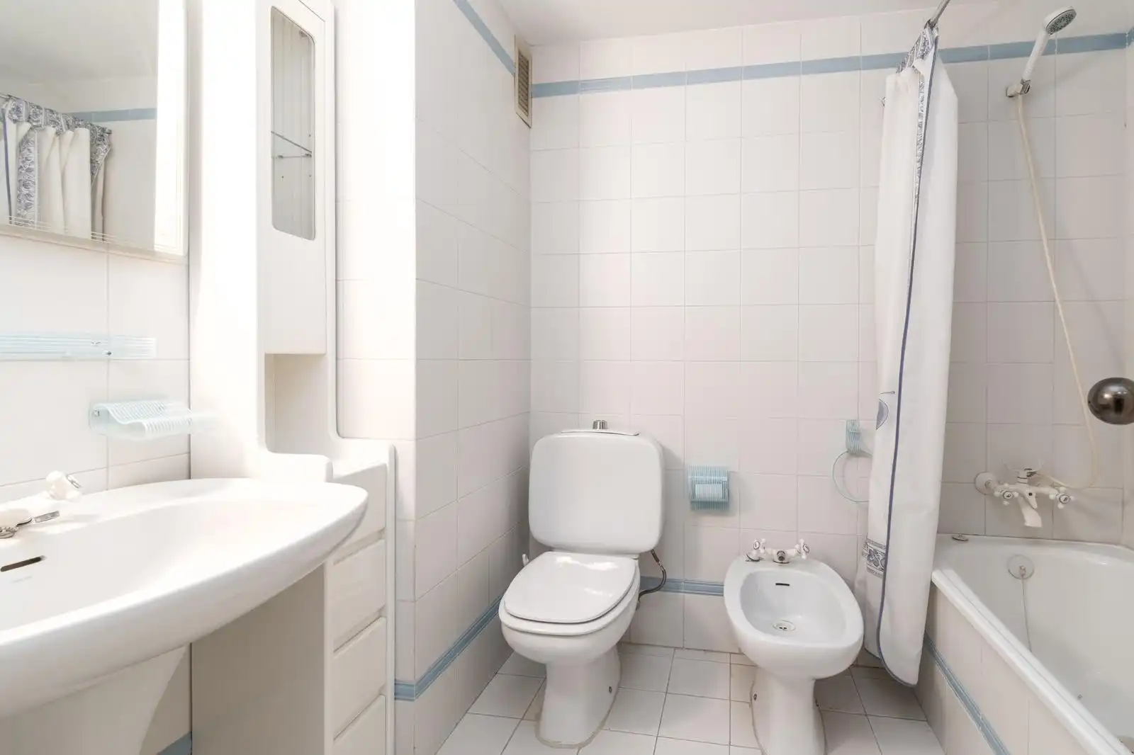 Badezimmer von Dachboden zum Verkauf in Marbella mit Klimaanlage, Terrasse und Möbliert