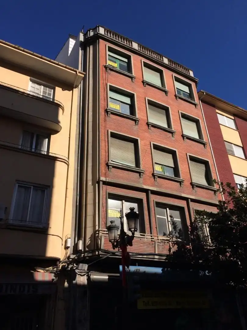 Vista exterior de Edifici en venda en Ponferrada
