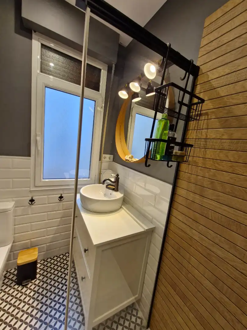 Bathroom of Flat for rent in Bilbao   with Heating, Parquet flooring and Furnished