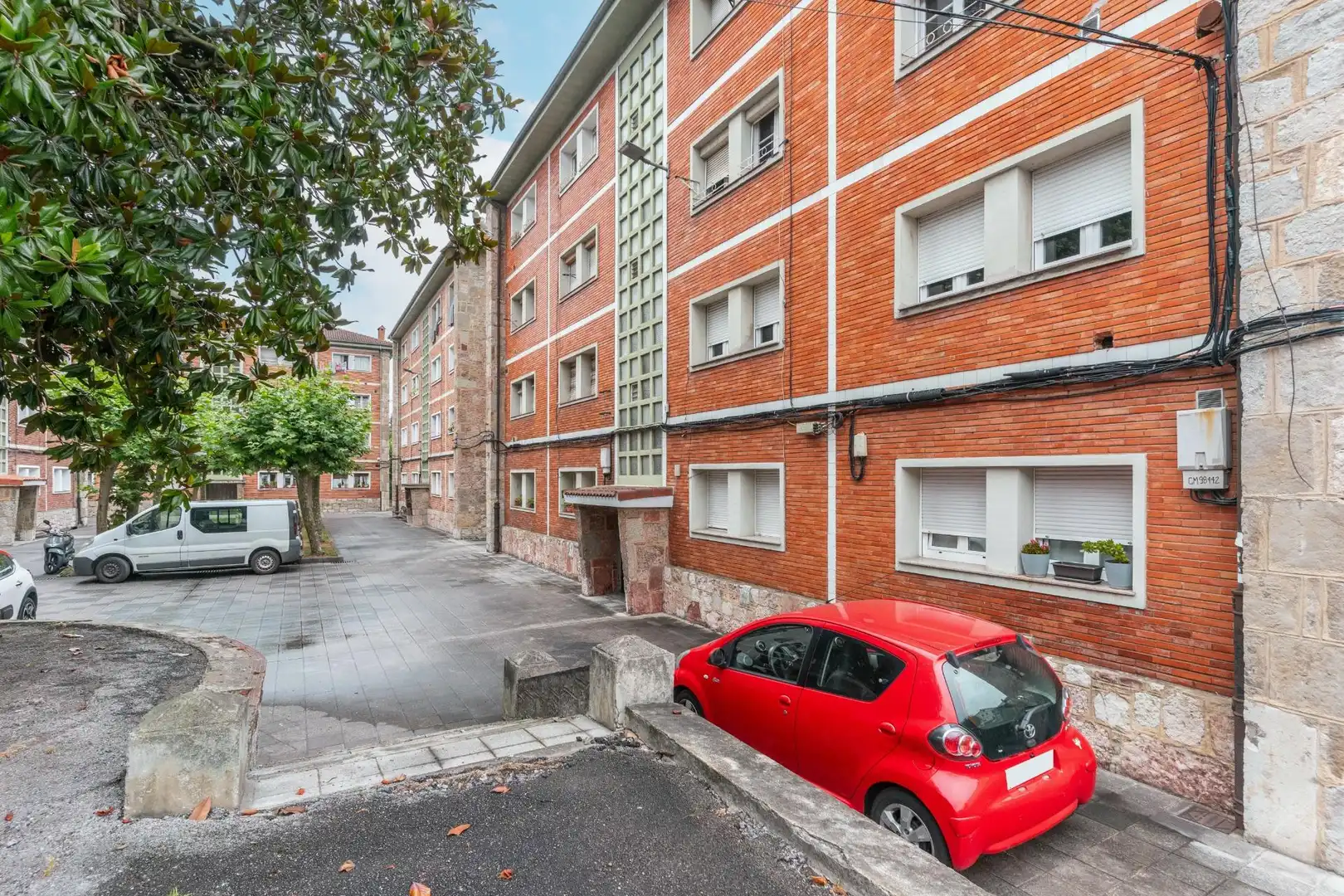 Vista exterior de Pis en venda en Oviedo  amb Calefacció, Terrassa i Moblat