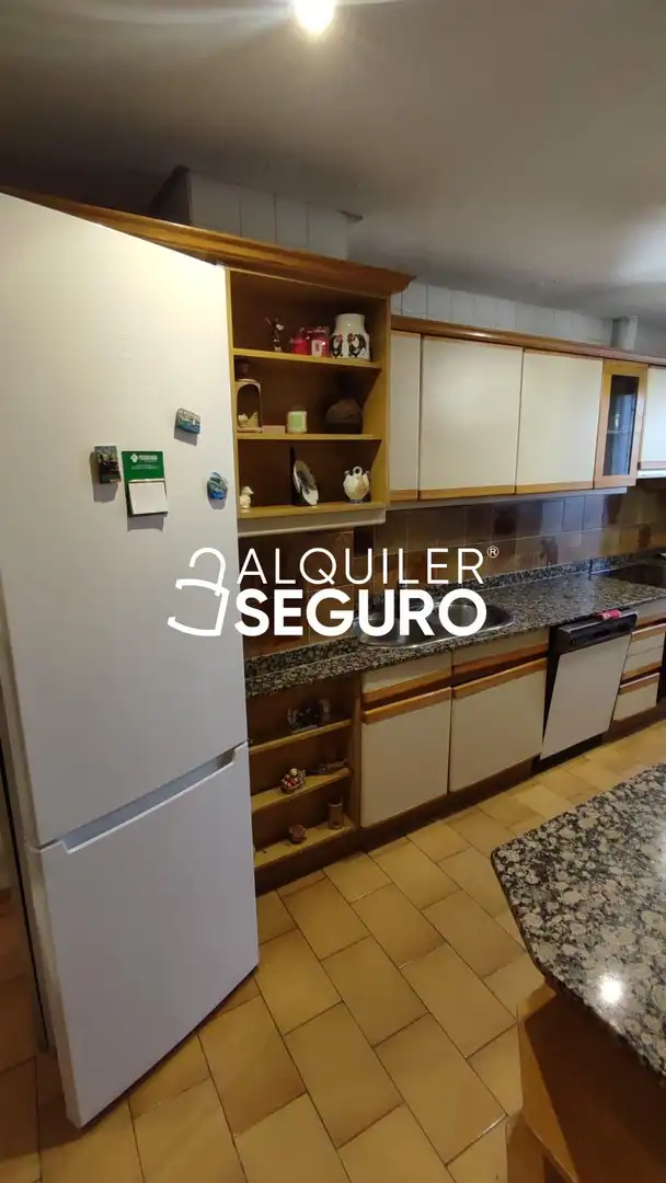 Cocina de Piso de alquiler en Madrid con Aire acondicionado, Calefacción y Piscina