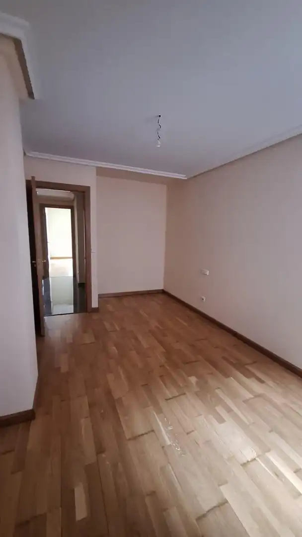 Habitación de Piso en venta en Ponferrada con Calefacción, Parquet y Trastero