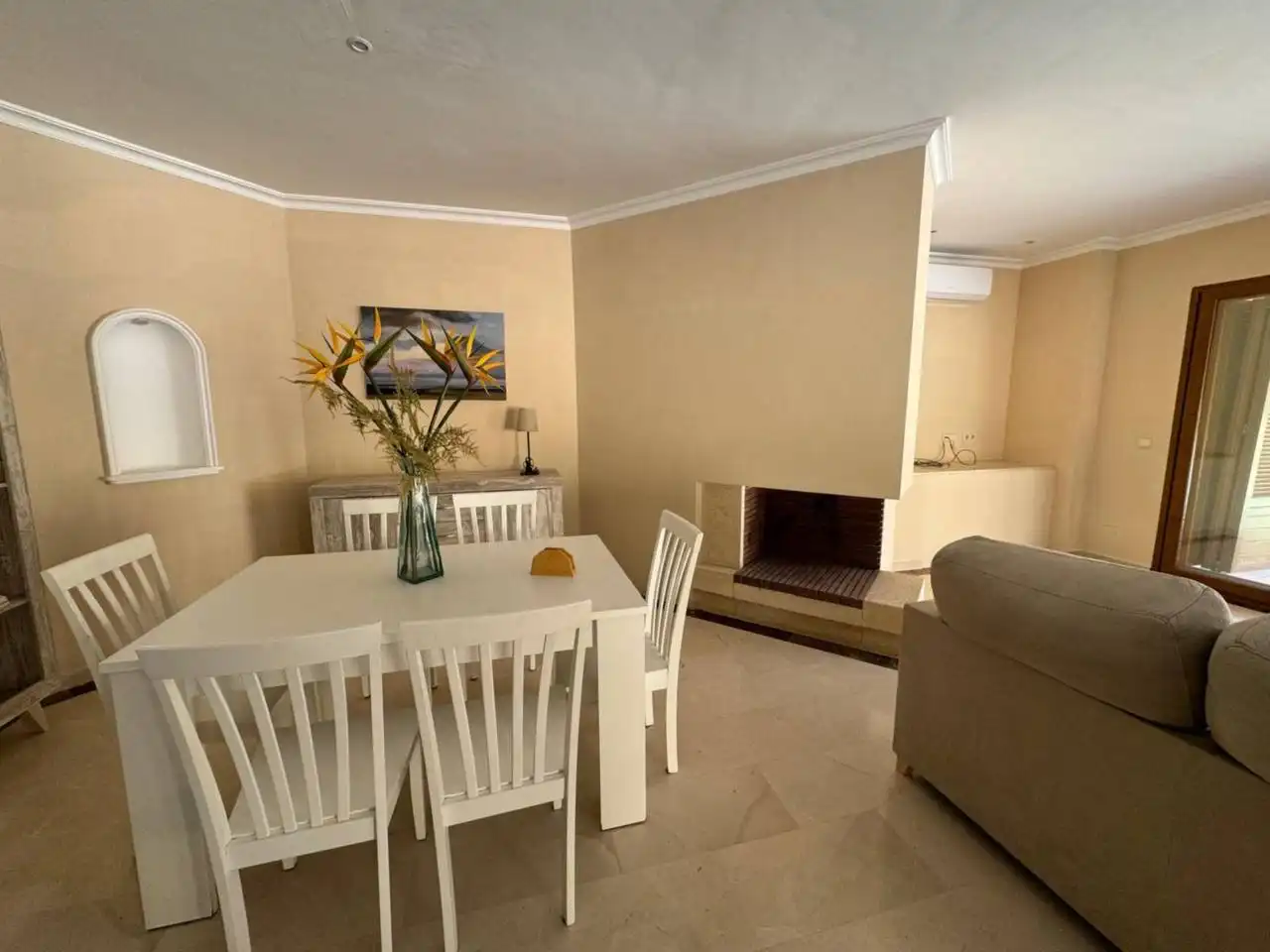 Esszimmer von Einfamilien-Reihenhaus zum Verkauf in Cartagena mit Klimaanlage, Privatgarten und Terrasse