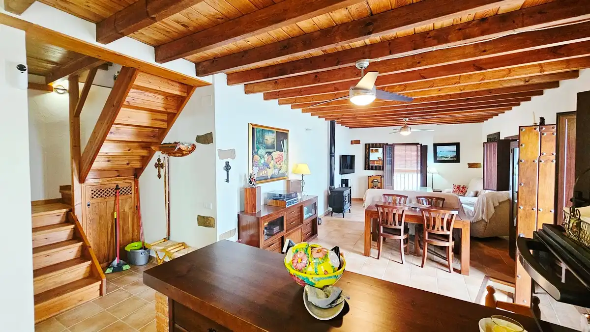 Sala d'estar de Casa o xalet en venda en Linares de la Sierra amb Traster