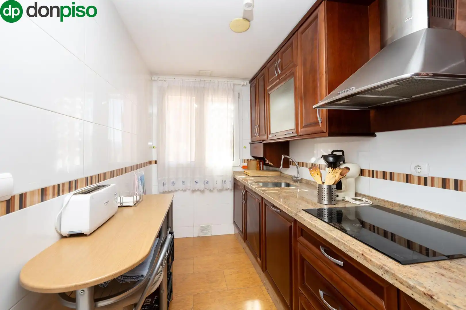 Kitchen of Flat for sale in Granada  with Air Conditioner, Heating and Terrace