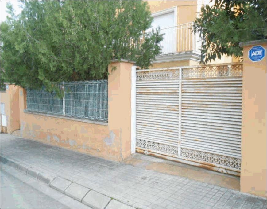 Vista exterior de Casa o xalet en venda en La Pobla de Vallbona amb Terrassa