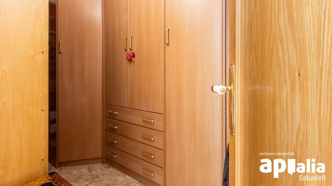 Dormitori de Casa o xalet en venda en Terrassa amb Aire condicionat, Calefacció i Jardí privat