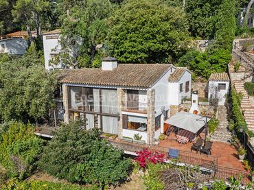 Casa amb jardí en venda a Carrer Mas Mató