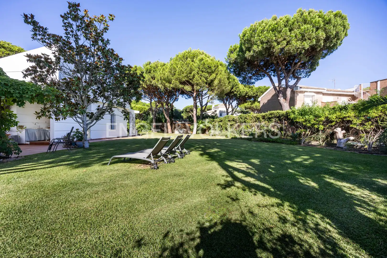 Jardí de Casa o xalet en venda en Conil de la Frontera amb Aire condicionat, Calefacció i Jardí privat