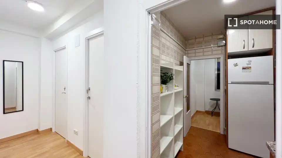 Flat for rent in Madrid  with Air Conditioner, Heating and Furnished