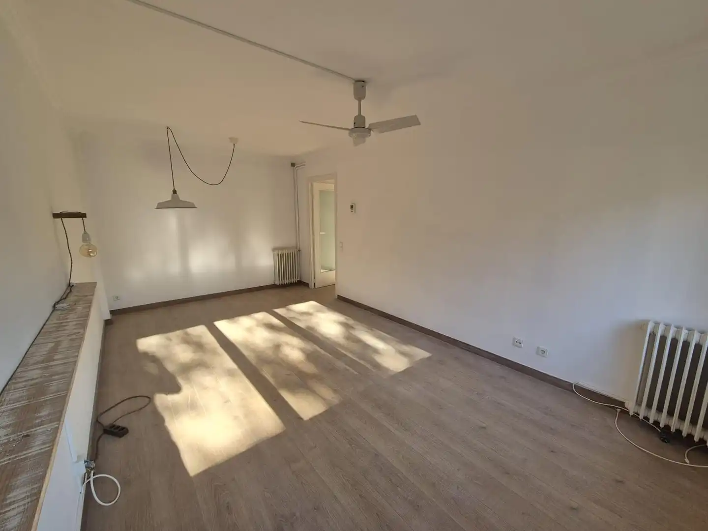 Living room of Flat for rent in Vic  with Heating, Parquet flooring and Oven