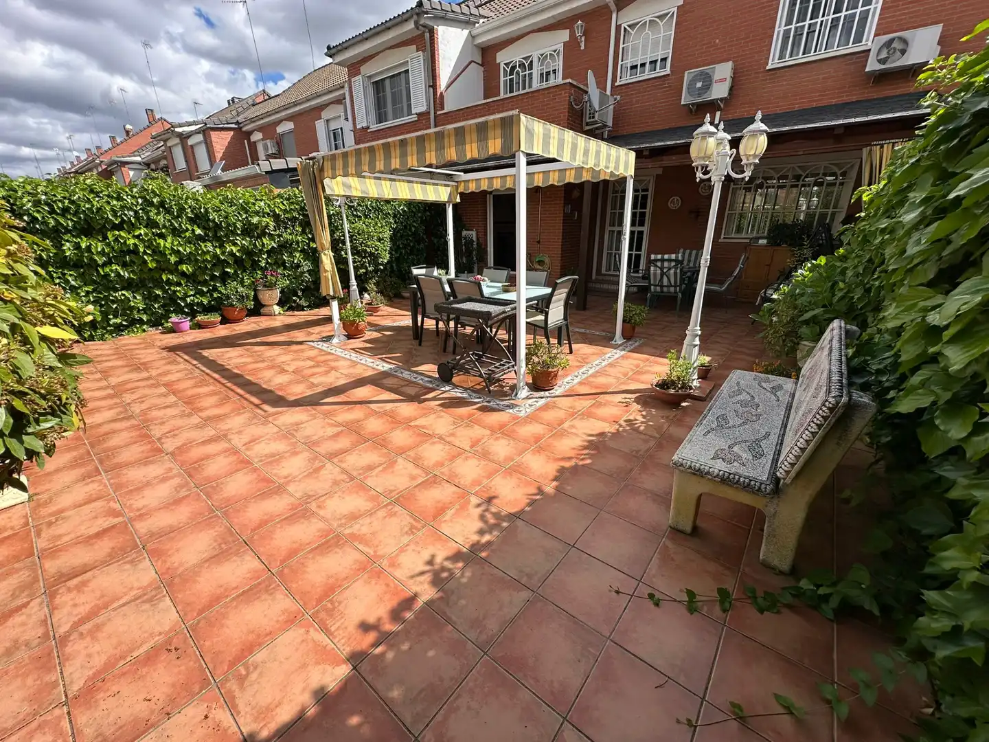 Terrassa de Casa adosada en venda en Parla amb Aire condicionat, Calefacció i Jardí privat