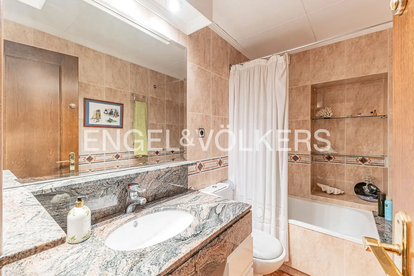 Baño de Piso en venta en Barcelona con Calefacción y Balcón