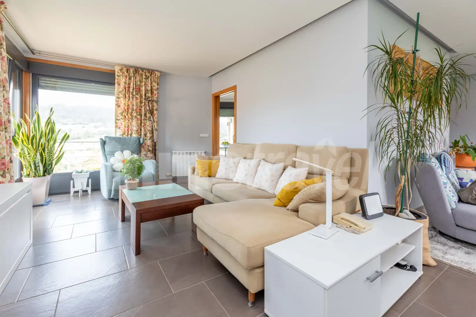 Sala de estar de Casa o chalet en venta en Sanxenxo con Calefacción, Jardín privado y Parquet