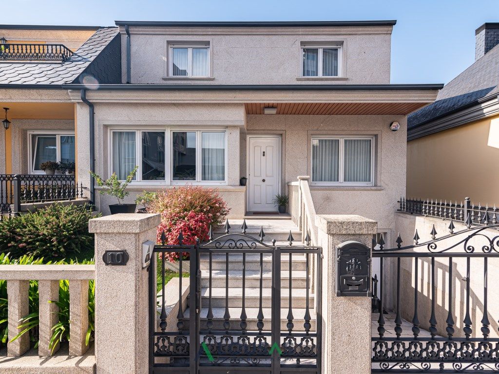 Exterior view of House or chalet for sale in Lugo Capital