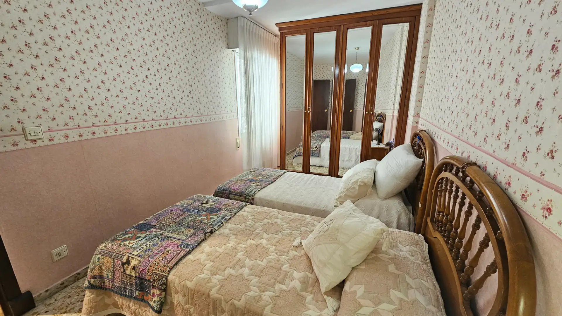 Bedroom of Flat for sale in Zaragoza  with Heating