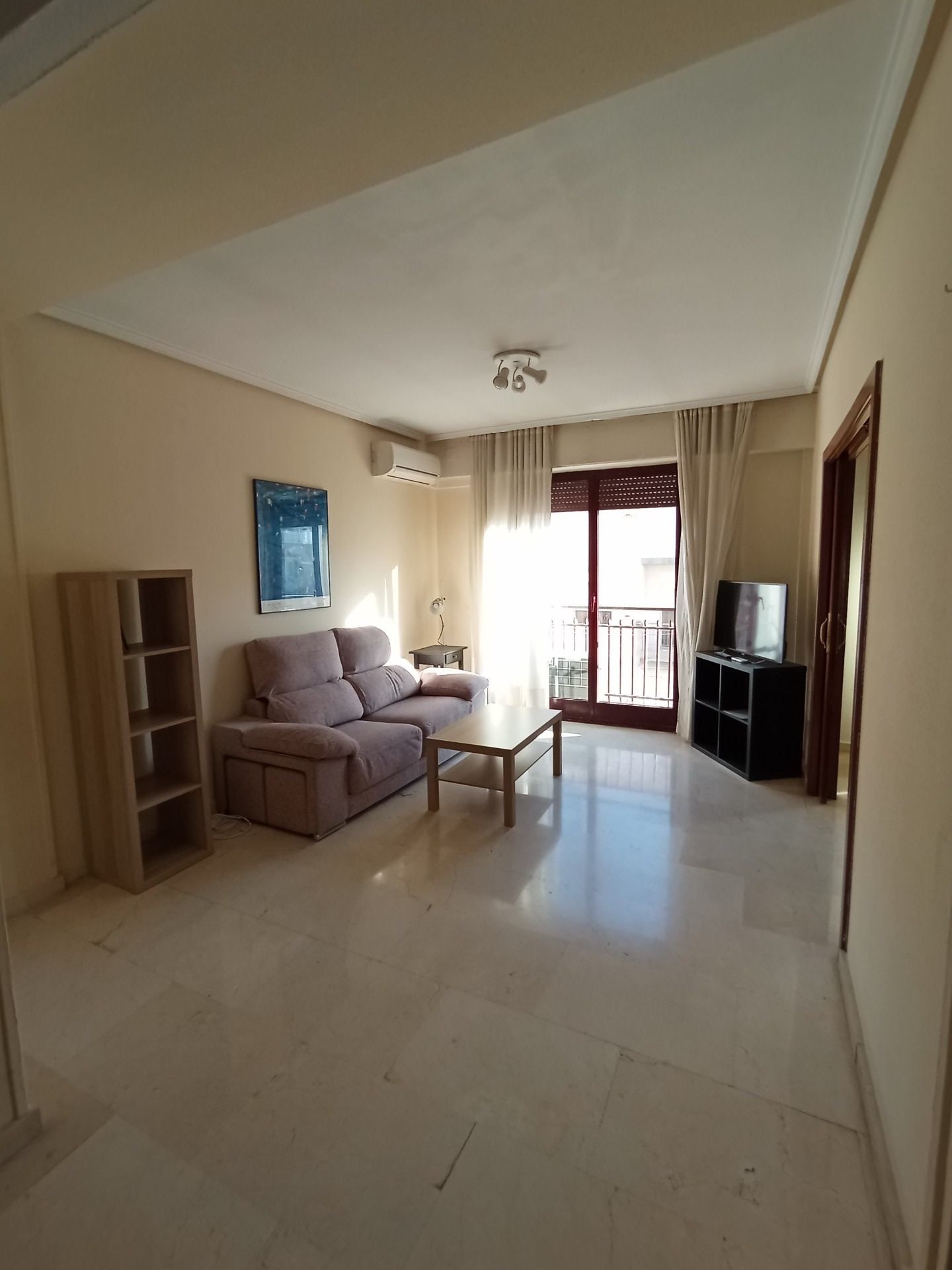 Sala d'estar de Pis de lloguer en  Madrid Capital amb Aire condicionat, Terrassa i Moblat