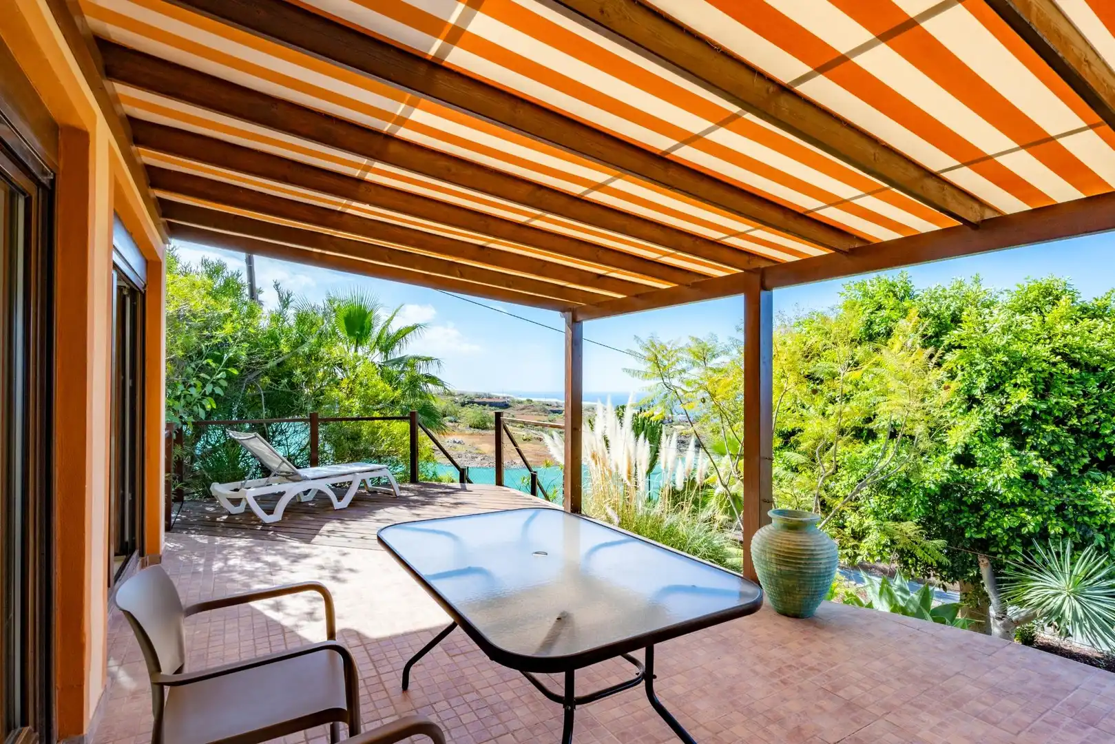 Terrassa de Casa o xalet en venda en Guía de Isora amb Aire condicionat, Jardí privat i Terrassa
